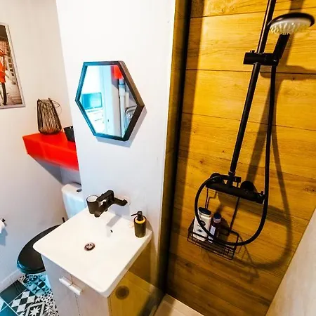 דירה 6th Floor Modern With French Balcony And Views *