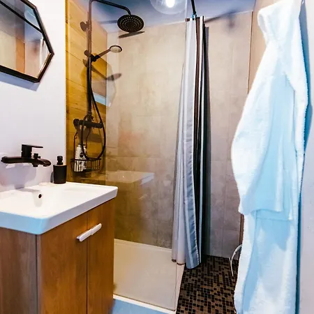 6th Floor Modern With French Balcony And Views * ורשה