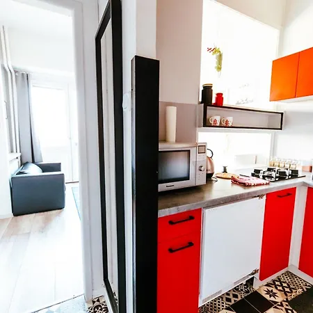 6th Floor Modern With French Balcony And Views * ורשה