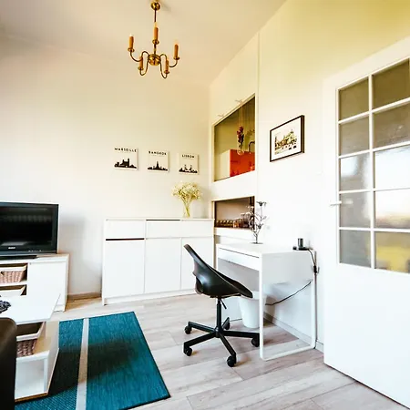 6th Floor Modern With French Balcony And Views